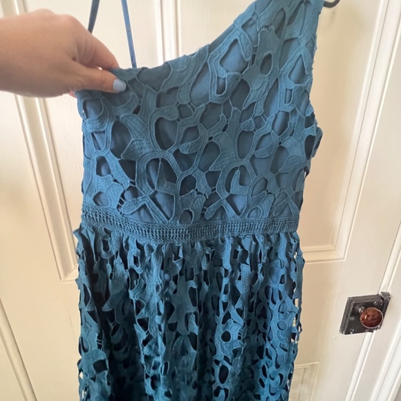 Chi chi London Dress - Picture 2 of 6